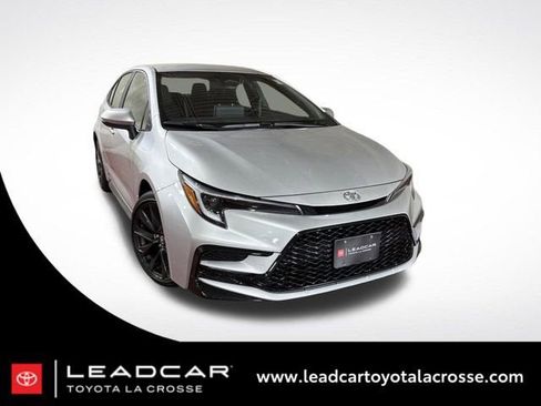 Used 2026 Toyota Corolla SE w/ SE Premium Package FWD image 1