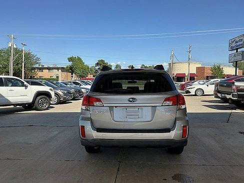 Used 2016 Toyota Camry SE image 30