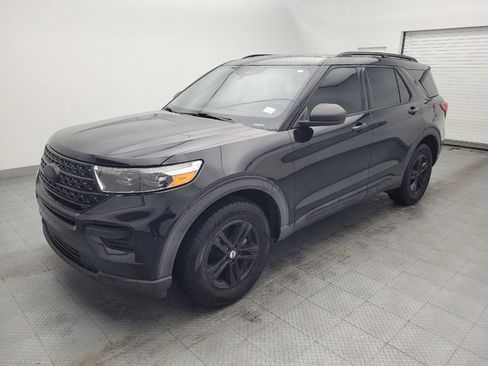 Used 2020 Ford Explorer XLT w/ Comfort Package AWD/4WD image 2
