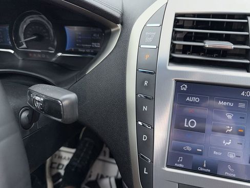 Used 2019 Lincoln MKZ Reserve FWD image 23
