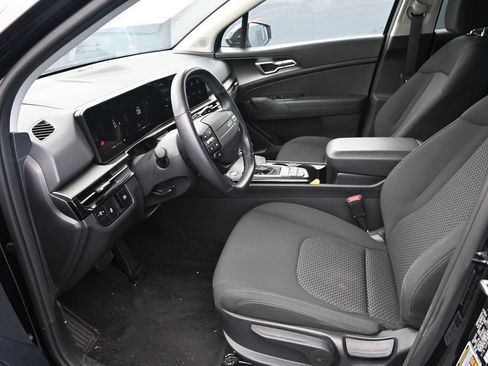 Used 2026 Kia Sportage LX FWD image 13