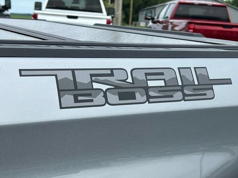 Used 2026 Chevrolet Silverado 1500 Custom Trail Boss w/ Dark Appearance Package AWD/4WD image 2