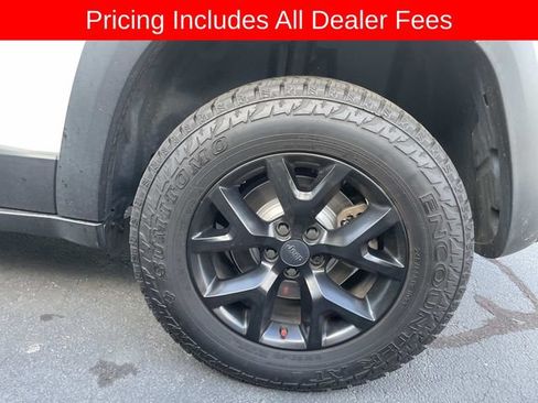 Used 2017 Jeep Cherokee Trailhawk AWD/4WD image 5