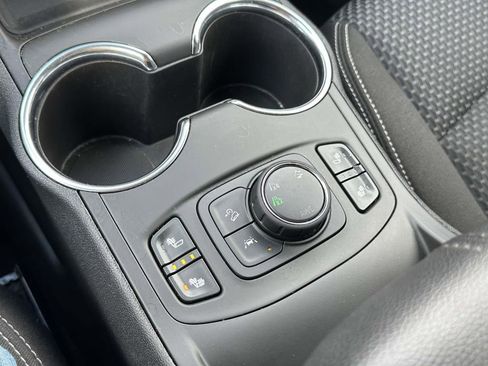 Used 2023 GMC Terrain SLE w/ Driver Convenience Package image 30