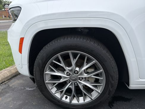 Certified 2025 Jeep Grand Cherokee Summit w/ Adv Protech Group IV AWD/4WD image 42