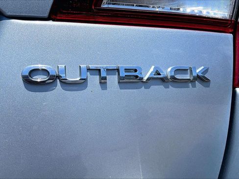 Used 2018 Subaru Outback 2.5i Limited AWD/4WD image 10