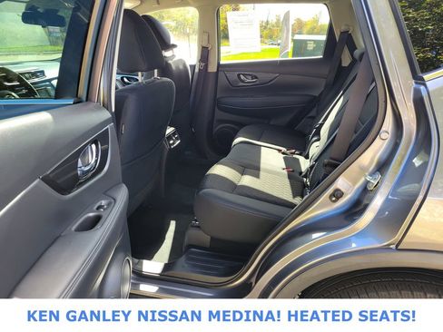 Used 2019 Nissan Rogue SV image 40