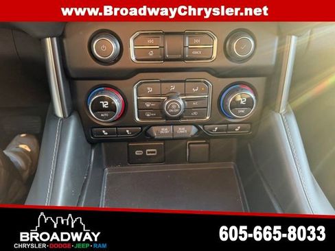 Used 2024 Chevrolet Tahoe Z71 w/ Luxury Package image 16