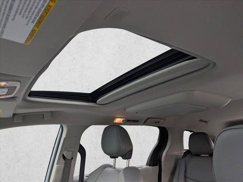 Certified 2022 Toyota Sienna Limited image 16