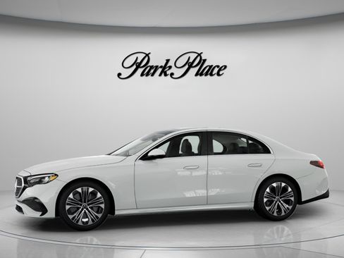 New 2026 Mercedes-Benz E 450 4MATIC Sedan image 4