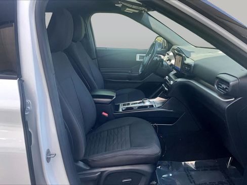 Used 2020 Ford Explorer XLT RWD image 8