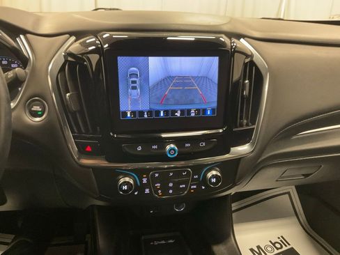 Used 2023 Chevrolet Traverse LT w/ Rear Camera Mirror Package image 24