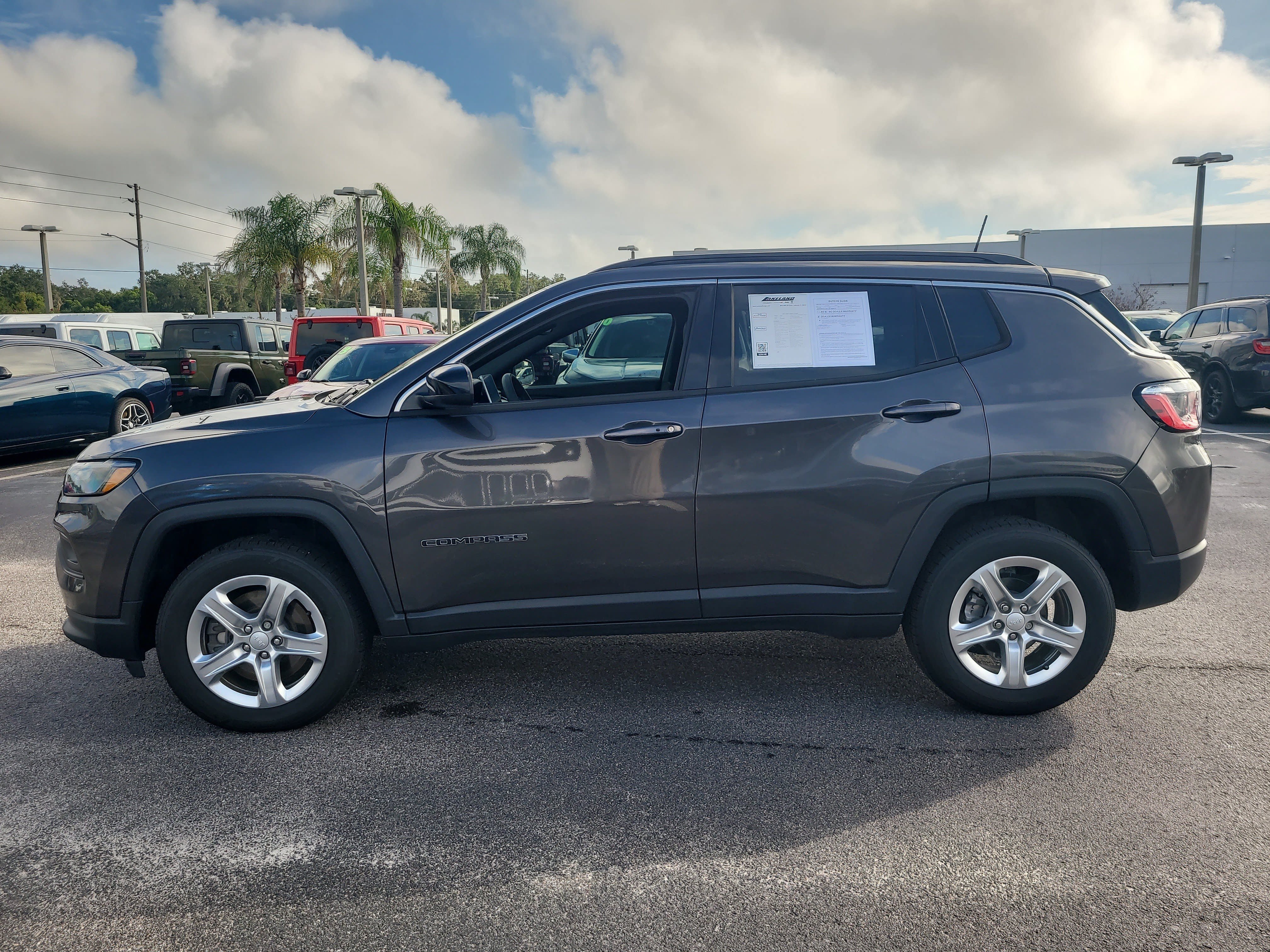 Used 2023 Jeep Compass Latitude AWD/4WD image 7