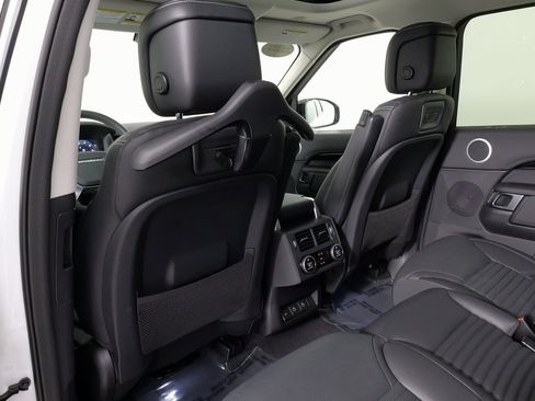 Used 2024 Land Rover Discovery S image 36