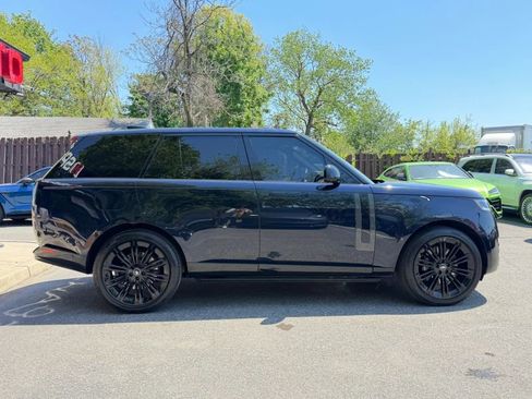 Used 2025 Land Rover Range Rover SE AWD/4WD image 5