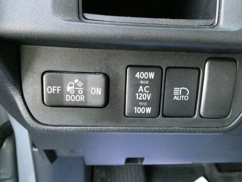 Used 2019 Toyota Tacoma Limited image 24