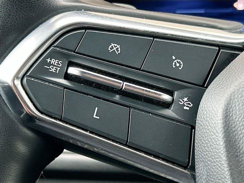 Used 2024 Chevrolet Traverse LT FWD image 38