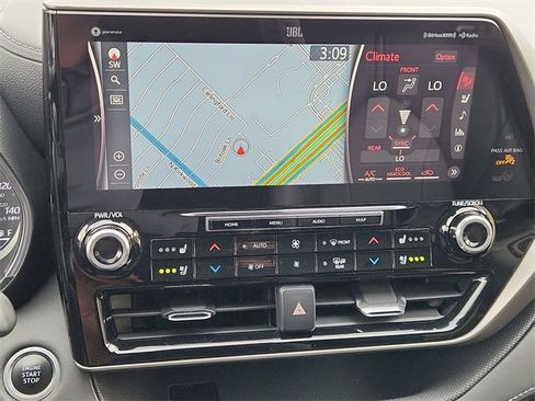 Used 2021 Toyota Highlander Limited image 14