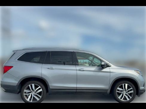 Used 2017 Honda Pilot Touring image 3