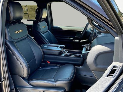 Certified 2025 Ford Expedition Tremor AWD/4WD image 7