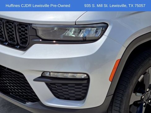 Used 2024 Jeep Grand Cherokee Limited w/ Black Appearance Package RWD image 9