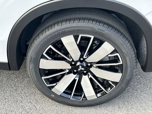 New 2026 Mitsubishi Outlander SE image 13