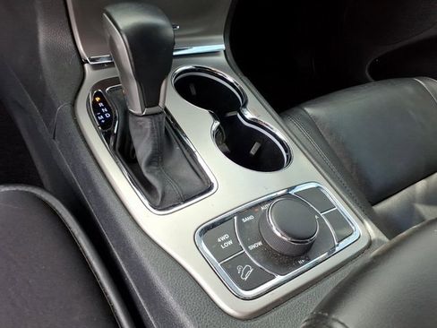 Used 2019 Jeep Grand Cherokee Limited image 12