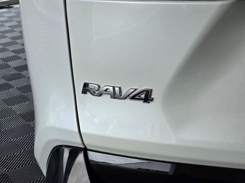 Used 2022 Toyota RAV4 SE w/ Convenience Package AWD/4WD image 13