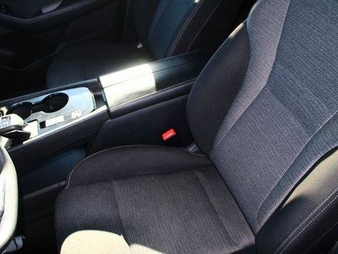 Used 2023 Nissan Rogue SV image 4