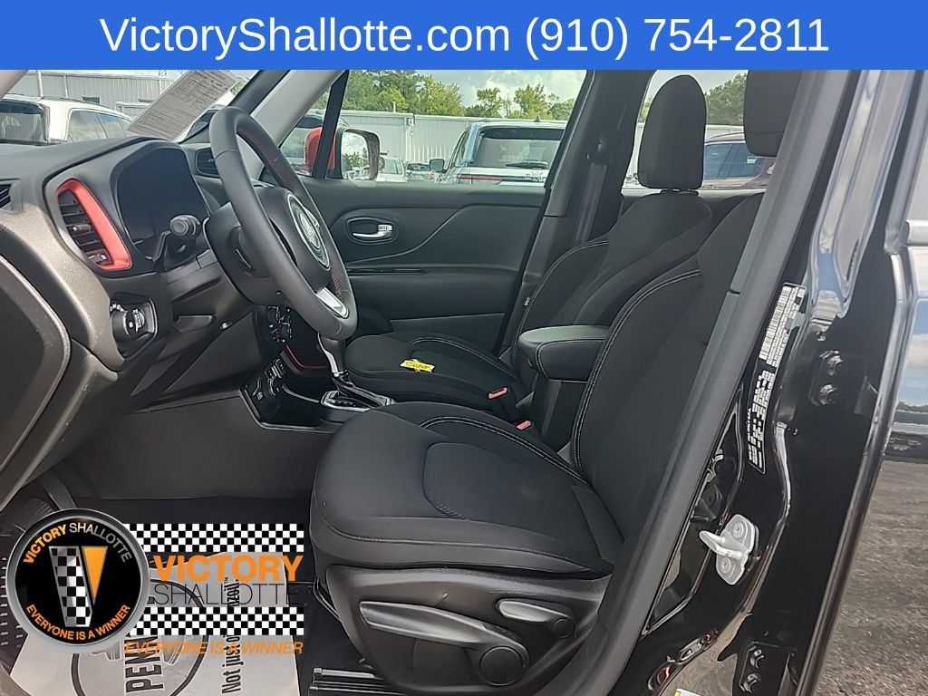 Certified 2023 Jeep Renegade Latitude AWD/4WD image 19
