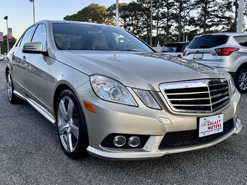 Used 2010 Mercedes-Benz E 350 4MATIC Sedan image 2