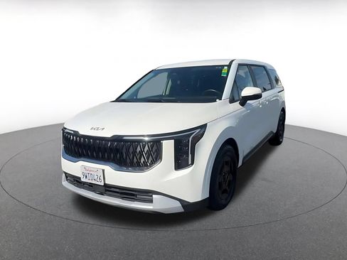 Used 2026 Kia Carnival FWD image 7