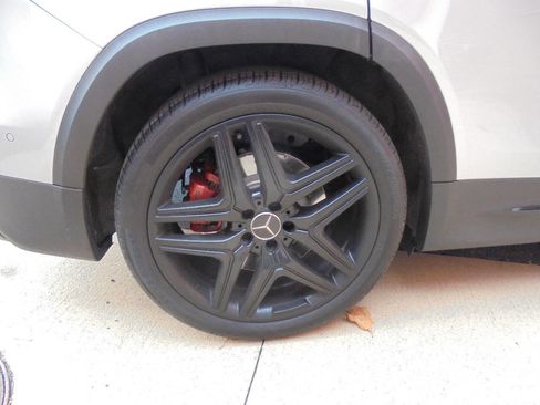 Used 2021 Mercedes-Benz GLB 35 AMG 4MATIC w/ Multimedia Package image 24