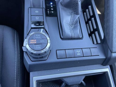 Used 2025 Toyota Tacoma TRD Off-Road image 40