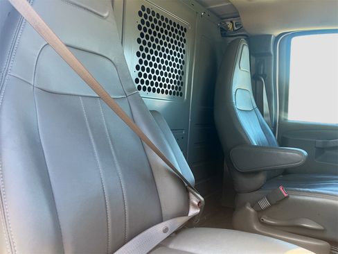 Used 2023 GMC Savana 2500 Extended w/ Driver Convenience Package image 23