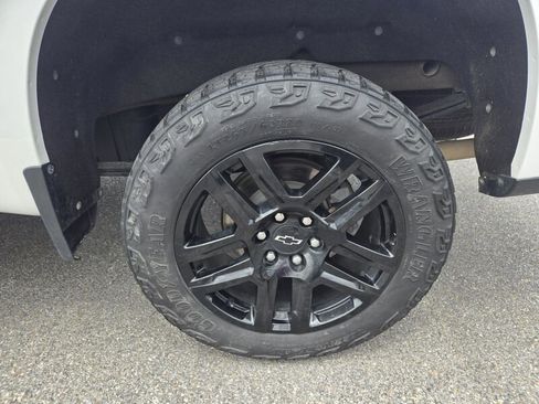 Used 2022 Chevrolet Silverado 1500 LT Trail Boss w/ Bed Protection Package AWD/4WD image 8