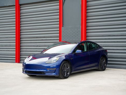 Used 2023 Tesla Model 3 Standard Range RWD image 1