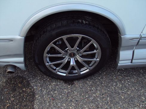 Used 2012 GMC Savana 1500 AWD image 35