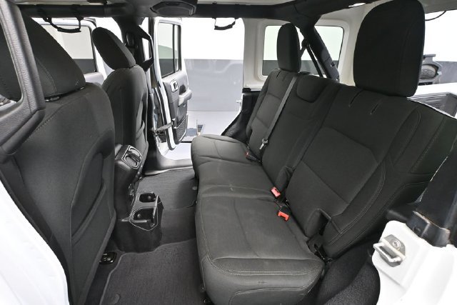 Used 2019 Jeep Wrangler Unlimited Sahara AWD/4WD image 31