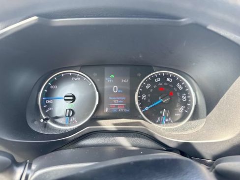 Used 2021 Toyota RAV4 LE AWD/4WD image 22