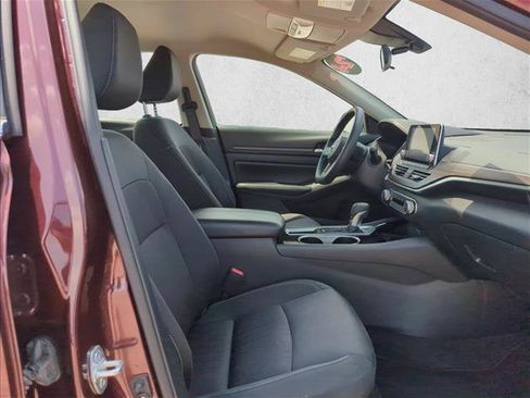 Used 2024 Nissan Altima 2.5 SV FWD image 21