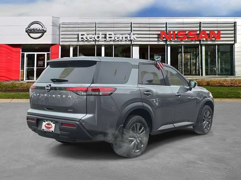 Used 2024 Nissan Pathfinder S AWD/4WD image 5