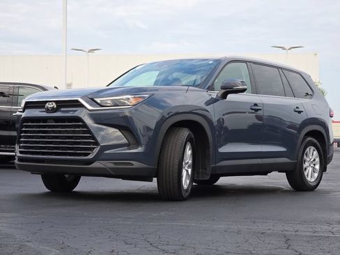 Used 2024 Toyota Grand Highlander AWD image 12