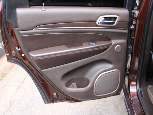 Used 2015 Jeep Grand Cherokee Summit w/ Platinum Series Group AWD/4WD image 34