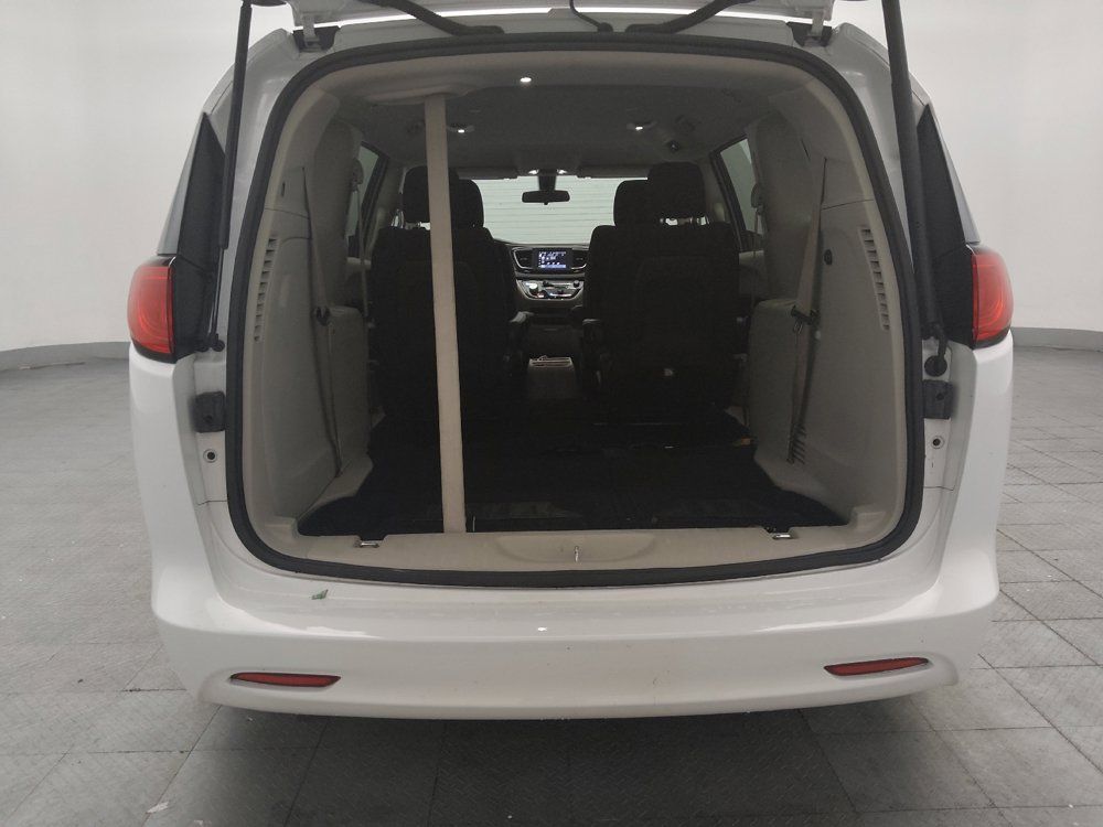 Used 2022 Chrysler Voyager LX FWD image 29