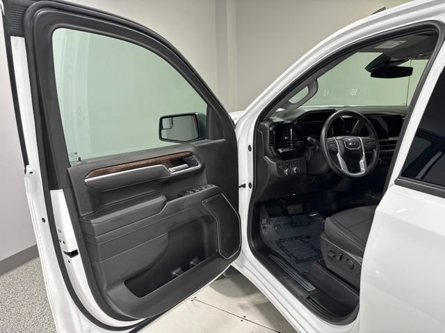 Used 2025 GMC Sierra 1500 Elevation AWD/4WD image 9