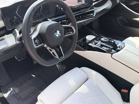 Used 2026 BMW 530i xDrive w/ M Sport Package AWD/4WD image 32