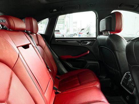 Used 2020 Porsche Macan AWD/4WD image 28