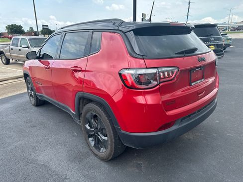 Used 2021 Jeep Compass Latitude FWD image 4