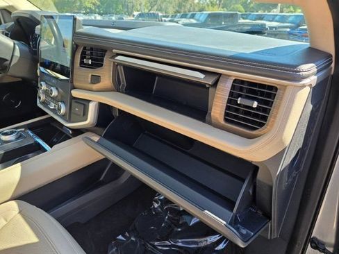 Used 2022 Ford Expedition Limited AWD/4WD image 36